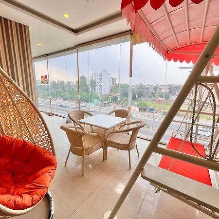 Hotel The Pearl Grand - Top Rated ! Most Awarded ! Parking ! Lift ! Luxury Rooms ! Best Selling Zirakpur Exterior photo