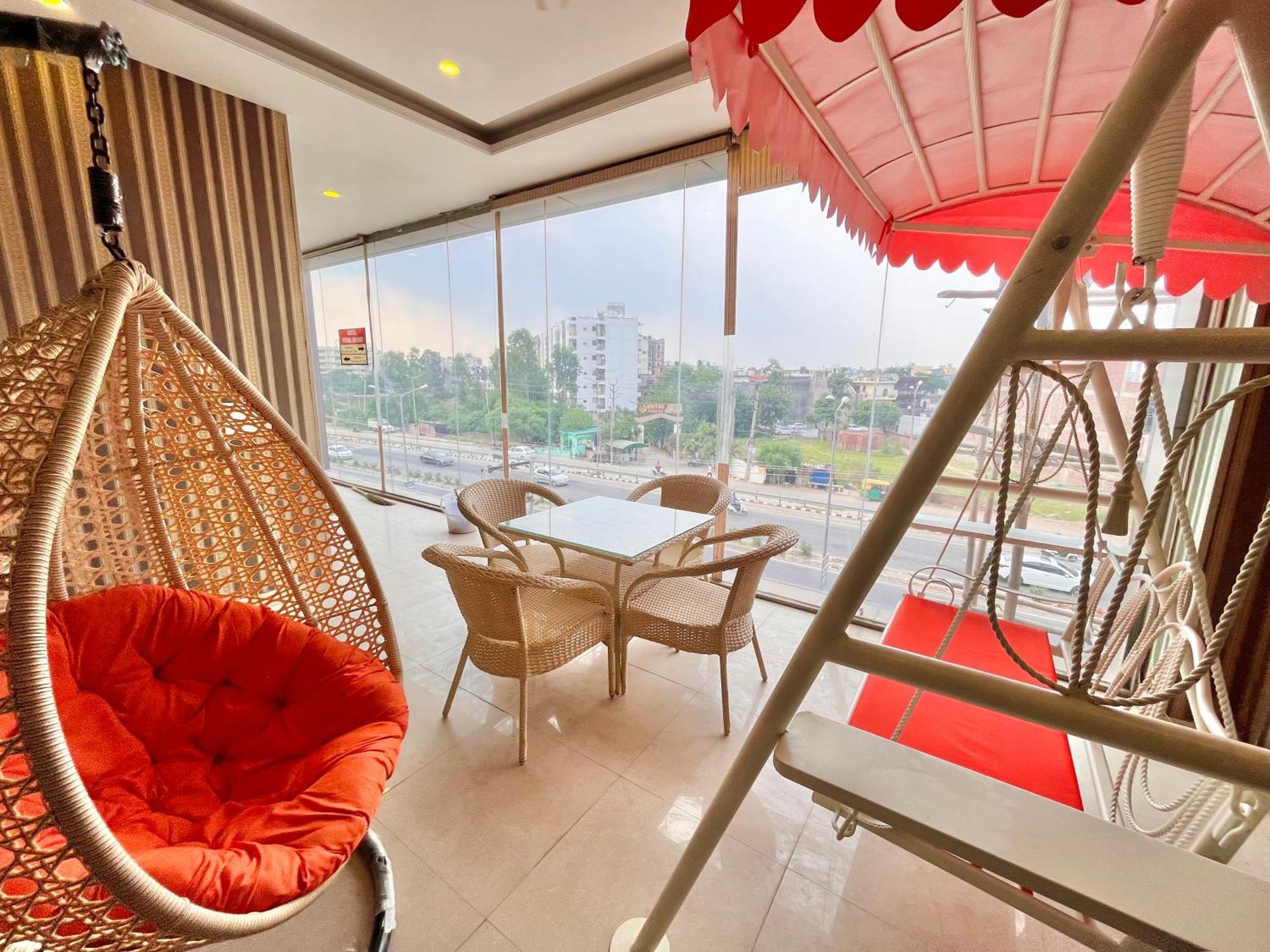 Hotel The Pearl Grand - Top Rated ! Most Awarded ! Parking ! Lift ! Luxury Rooms ! Best Selling Zirakpur Exterior photo