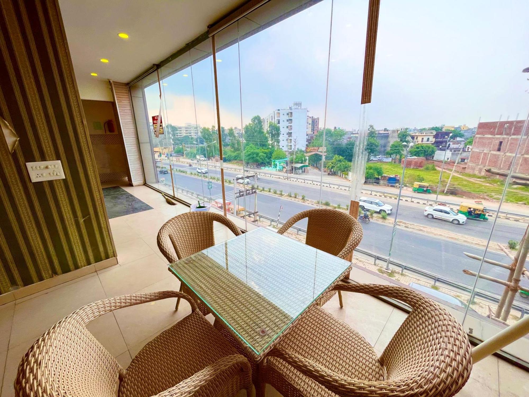 Hotel The Pearl Grand - Top Rated ! Most Awarded ! Parking ! Lift ! Luxury Rooms ! Best Selling Zirakpur Exterior photo