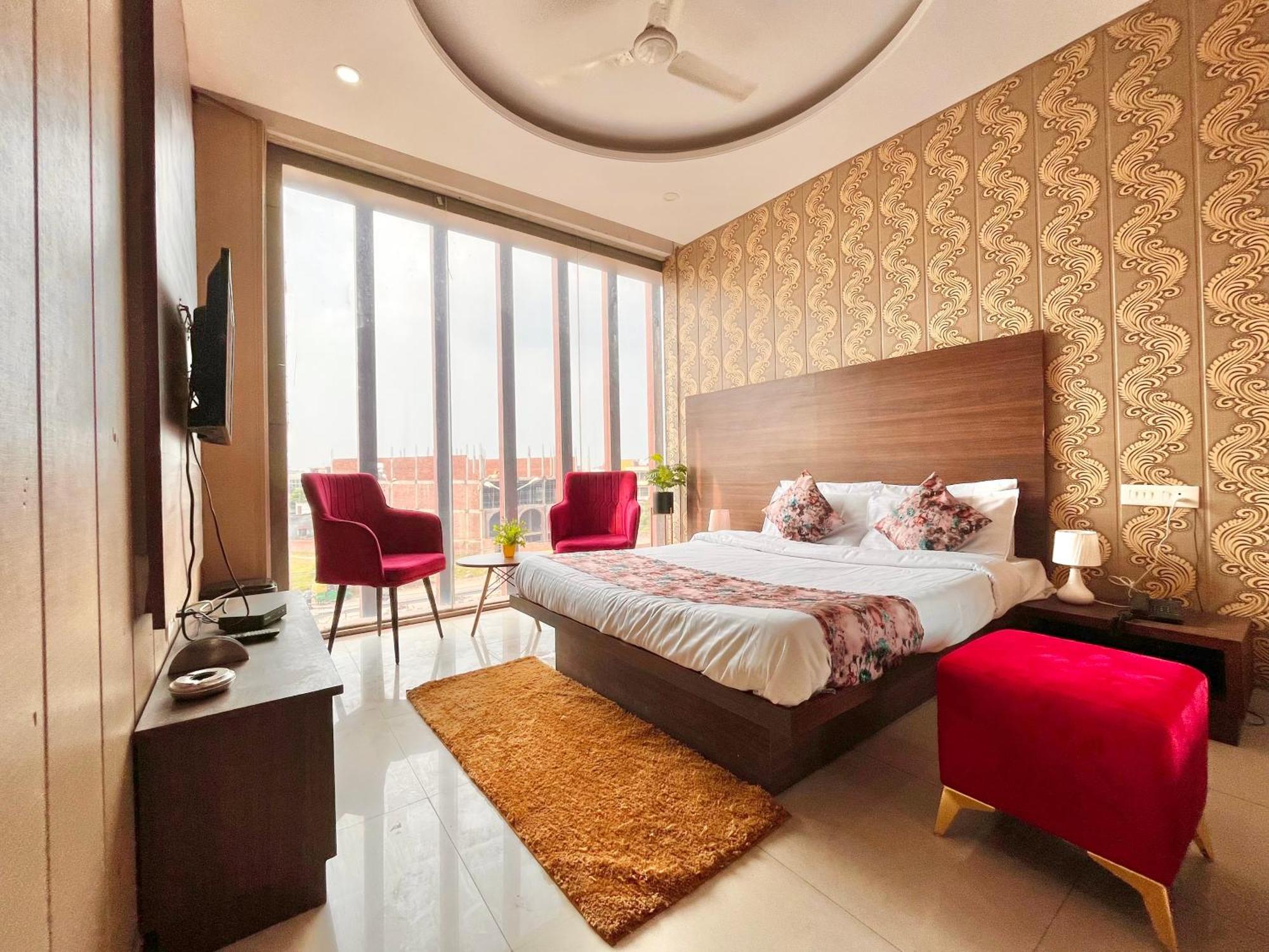 Hotel The Pearl Grand - Top Rated ! Most Awarded ! Parking ! Lift ! Luxury Rooms ! Best Selling Zirakpur Exterior photo