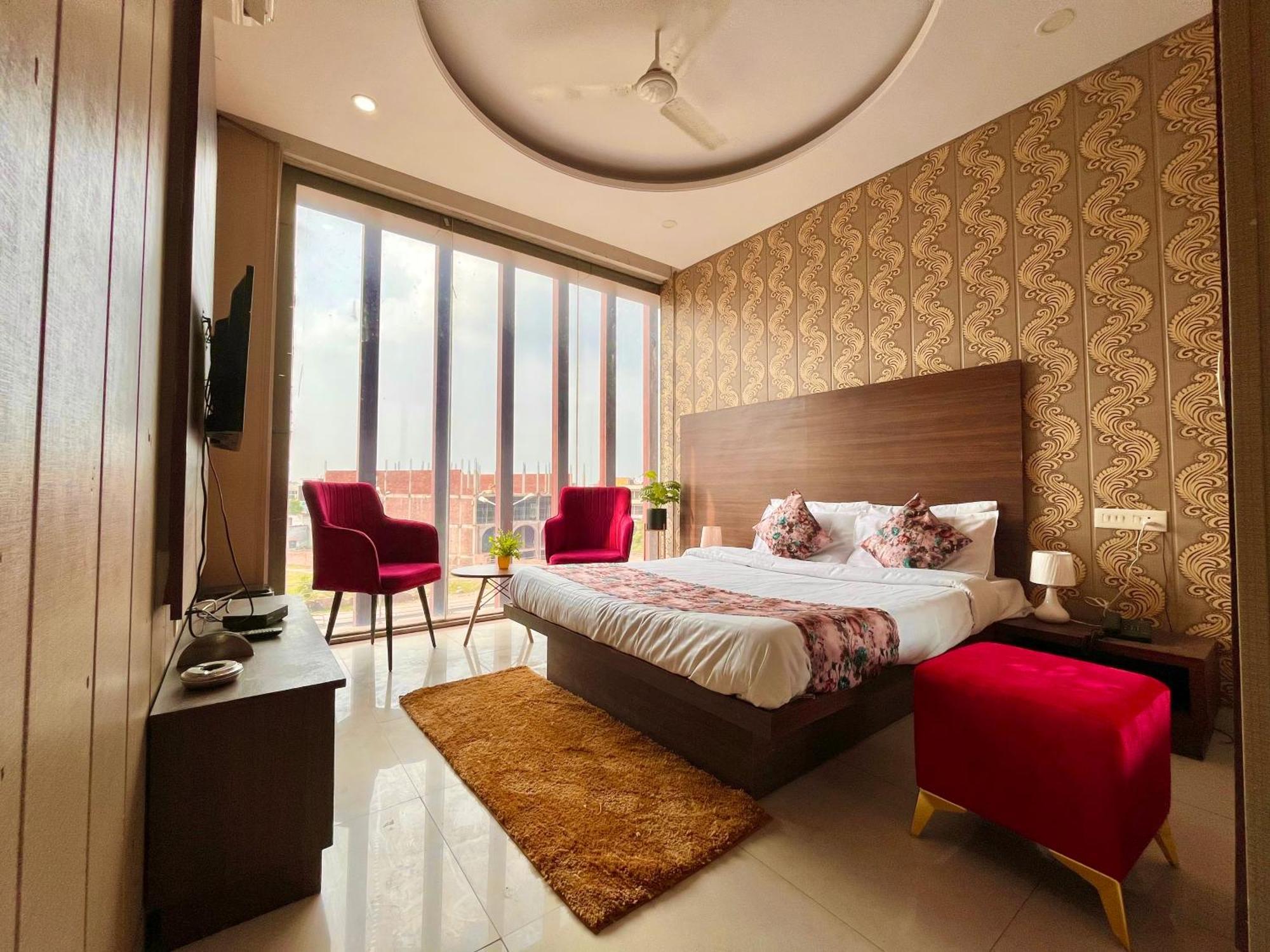Hotel The Pearl Grand - Top Rated ! Most Awarded ! Parking ! Lift ! Luxury Rooms ! Best Selling Zirakpur Exterior photo