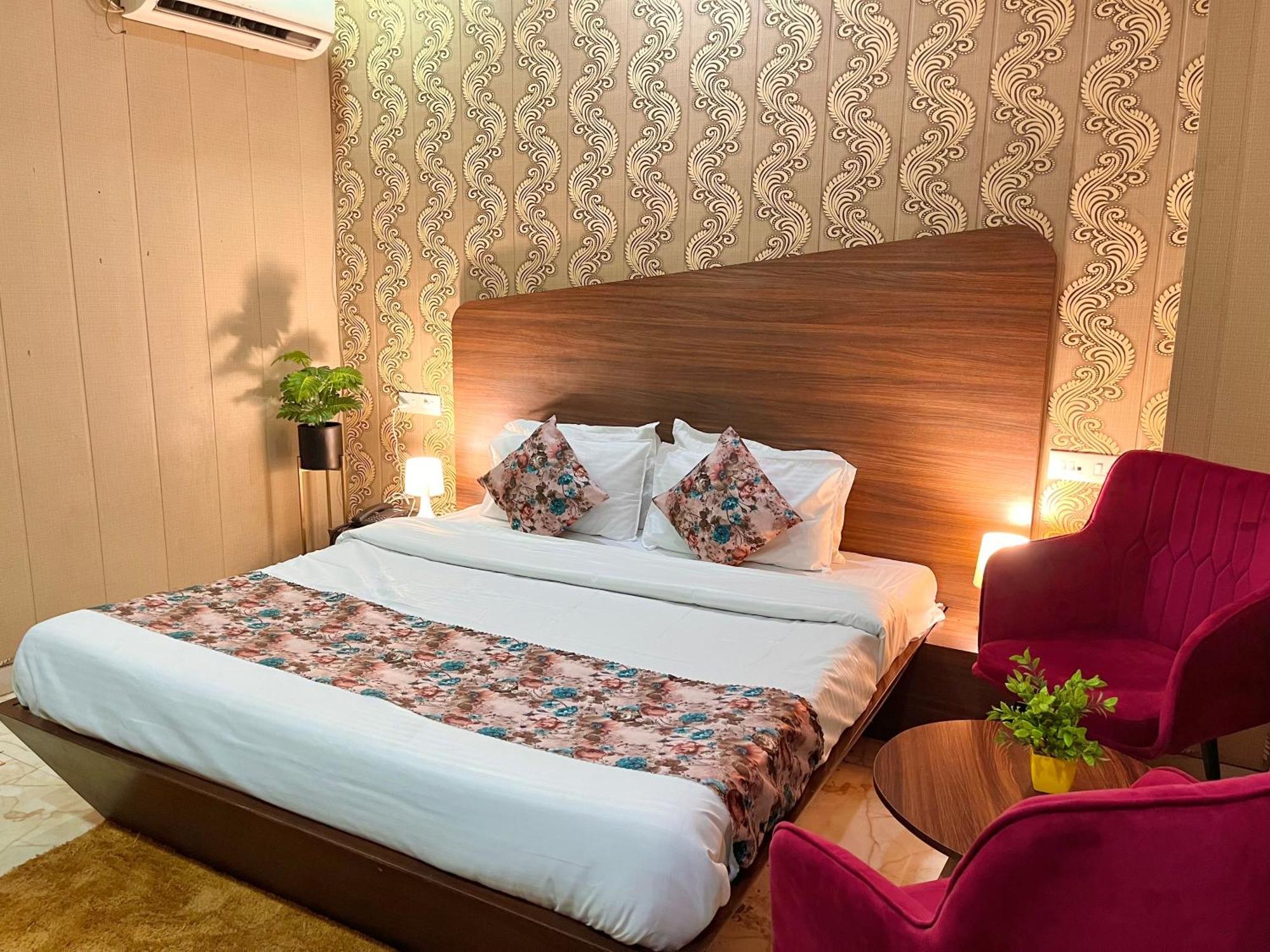 Hotel The Pearl Grand - Top Rated ! Most Awarded ! Parking ! Lift ! Luxury Rooms ! Best Selling Zirakpur Exterior photo
