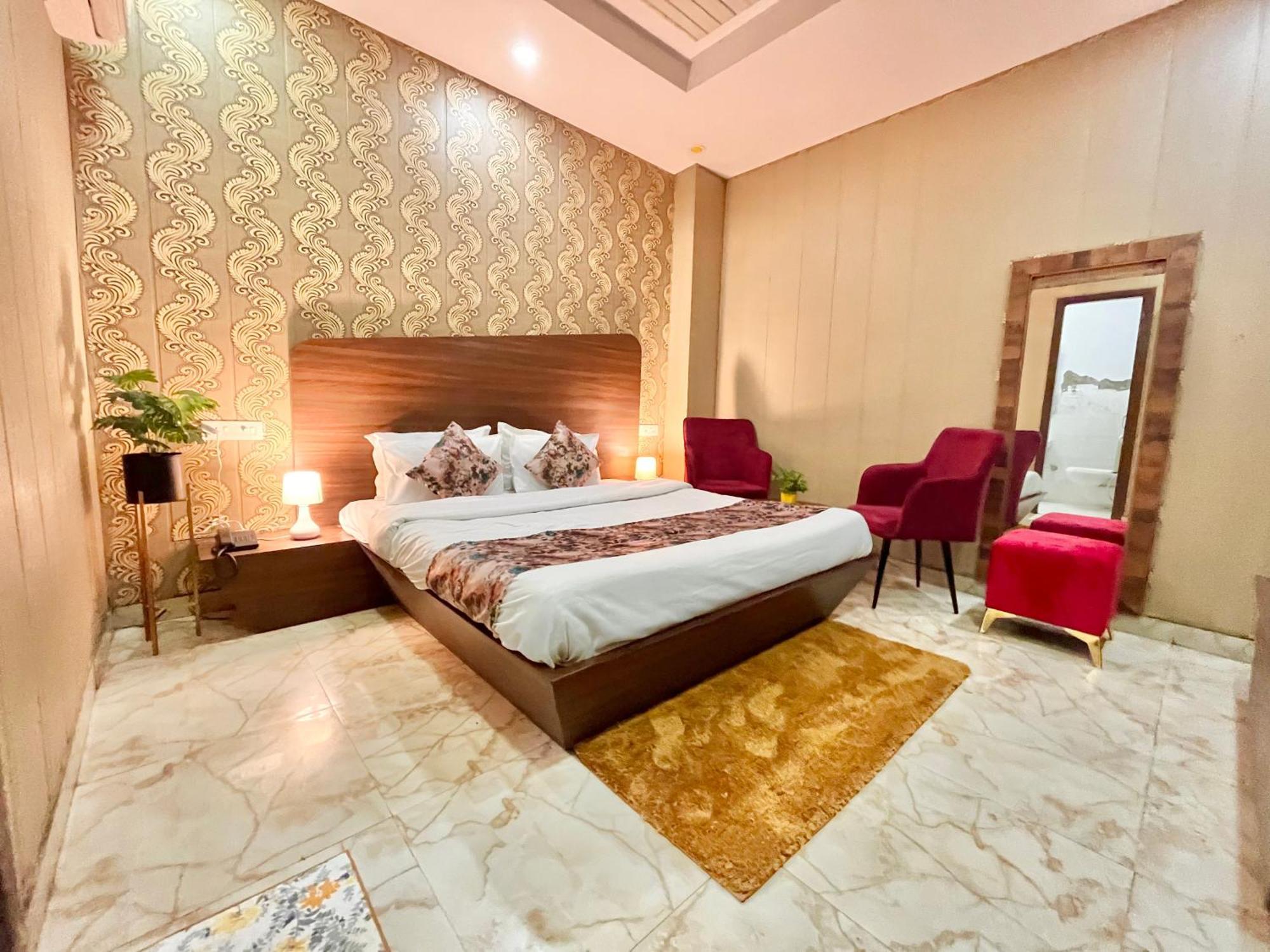 Hotel The Pearl Grand - Top Rated ! Most Awarded ! Parking ! Lift ! Luxury Rooms ! Best Selling Zirakpur Exterior photo