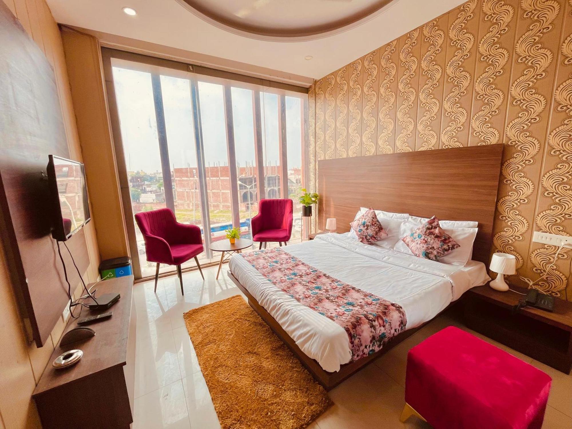 Hotel The Pearl Grand - Top Rated ! Most Awarded ! Parking ! Lift ! Luxury Rooms ! Best Selling Zirakpur Exterior photo