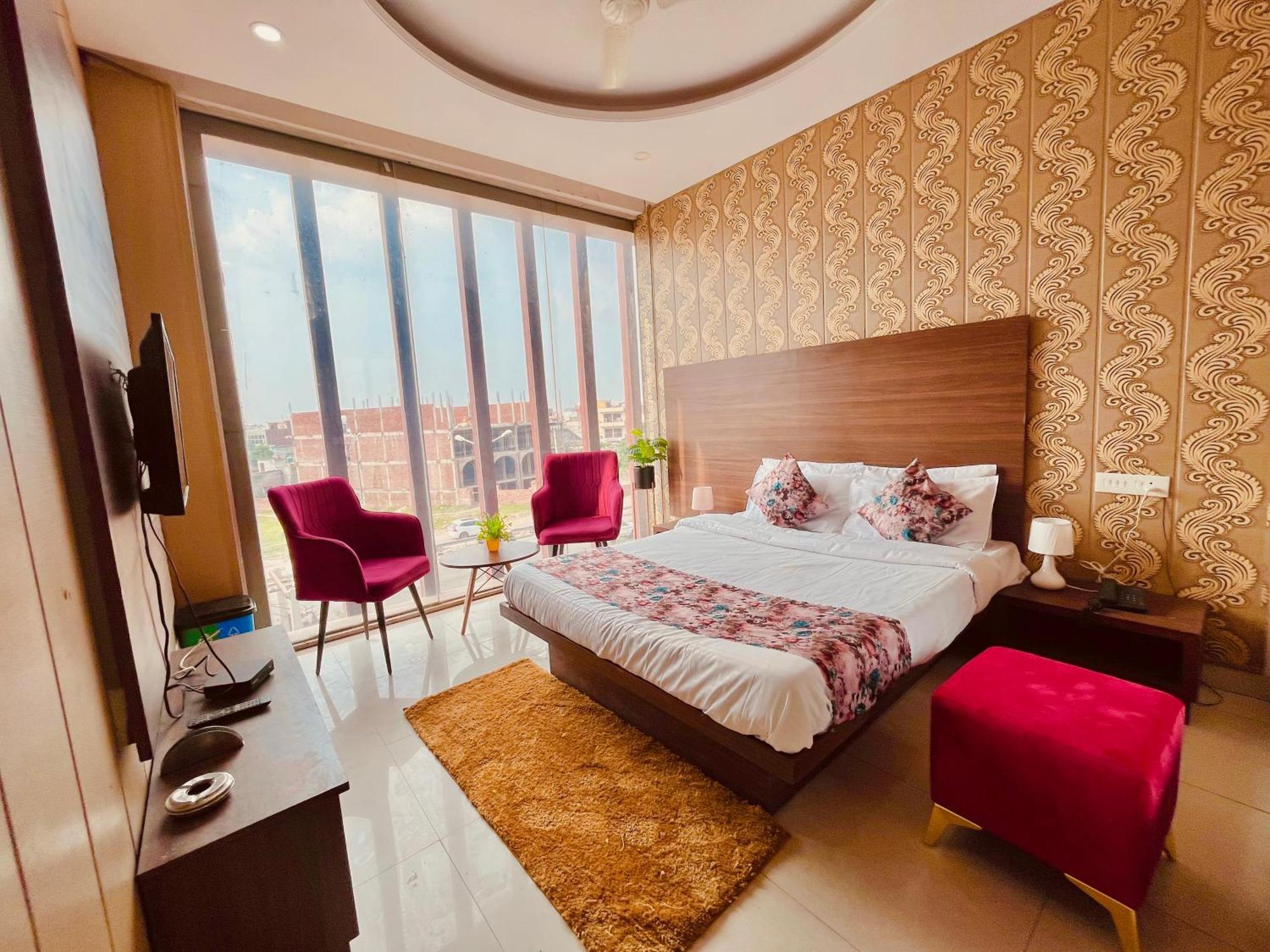 Hotel The Pearl Grand - Top Rated ! Most Awarded ! Parking ! Lift ! Luxury Rooms ! Best Selling Zirakpur Exterior photo