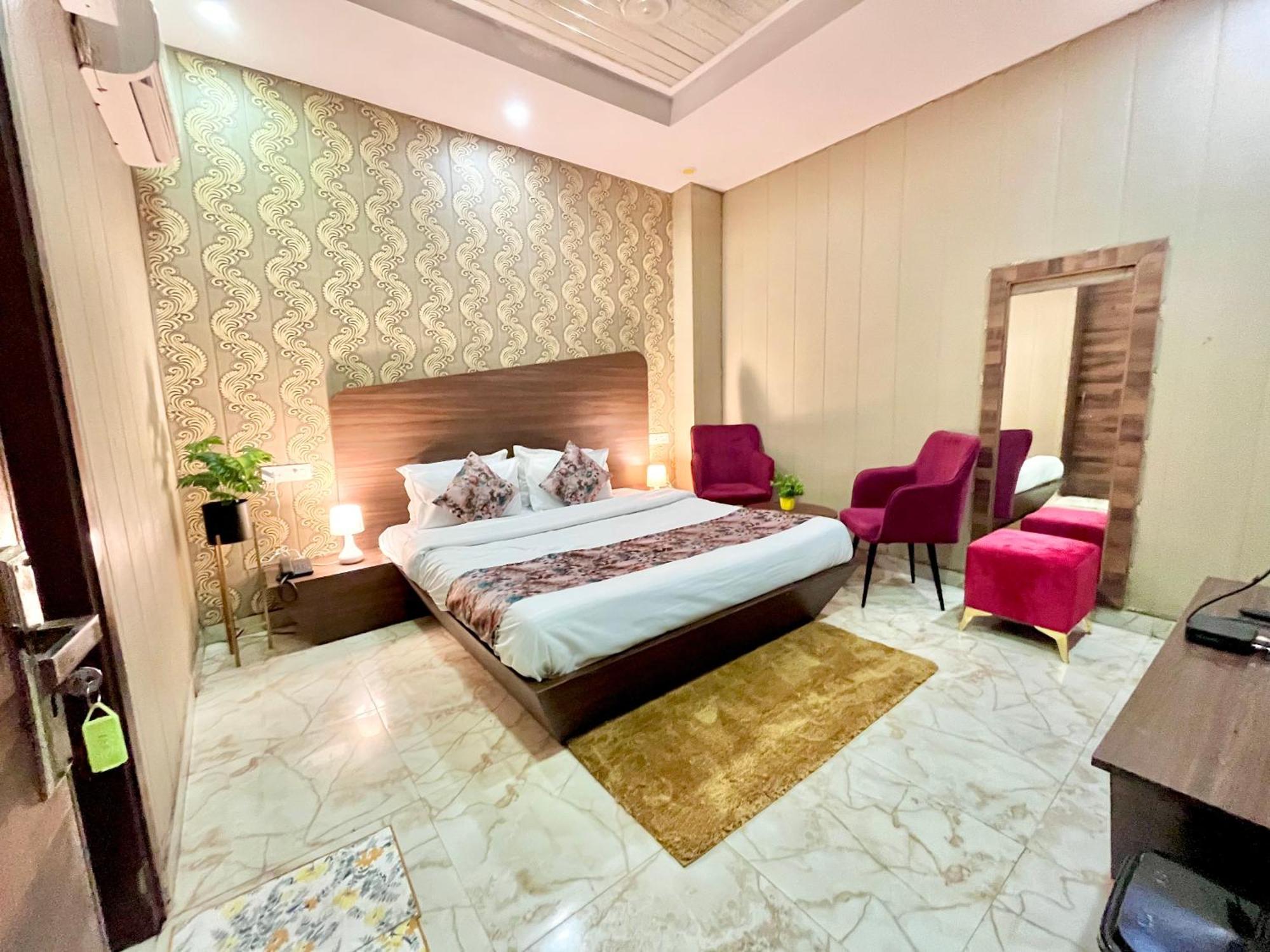 Hotel The Pearl Grand - Top Rated ! Most Awarded ! Parking ! Lift ! Luxury Rooms ! Best Selling Zirakpur Exterior photo
