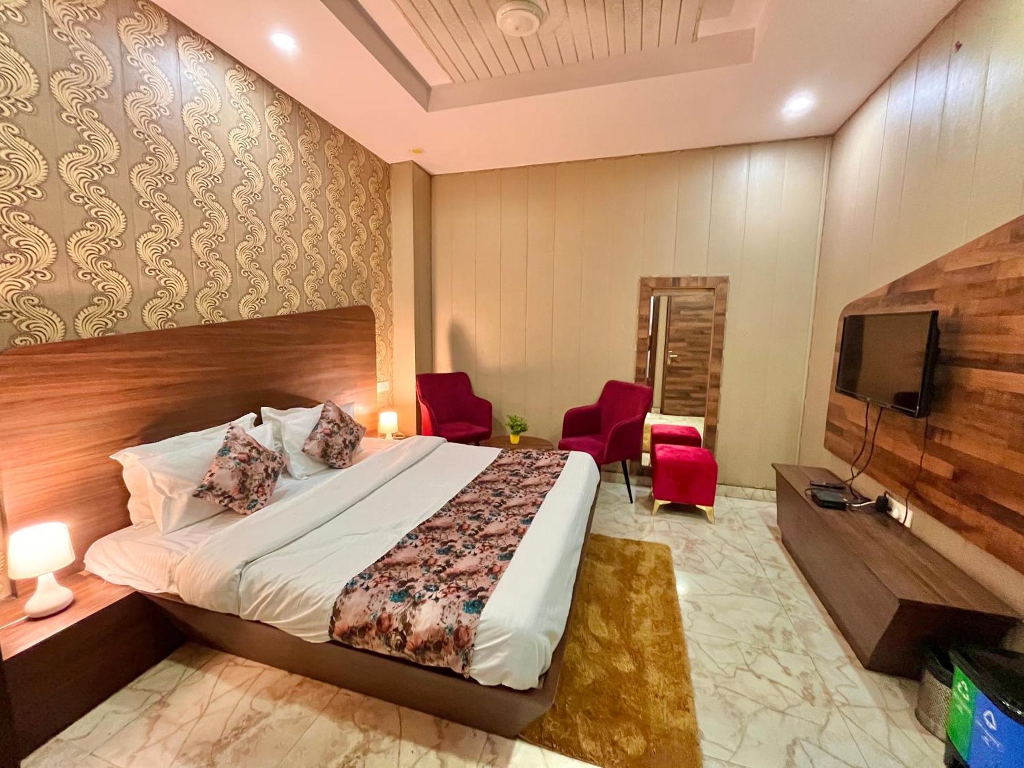 Hotel The Pearl Grand - Top Rated ! Most Awarded ! Parking ! Lift ! Luxury Rooms ! Best Selling Zirakpur Exterior photo