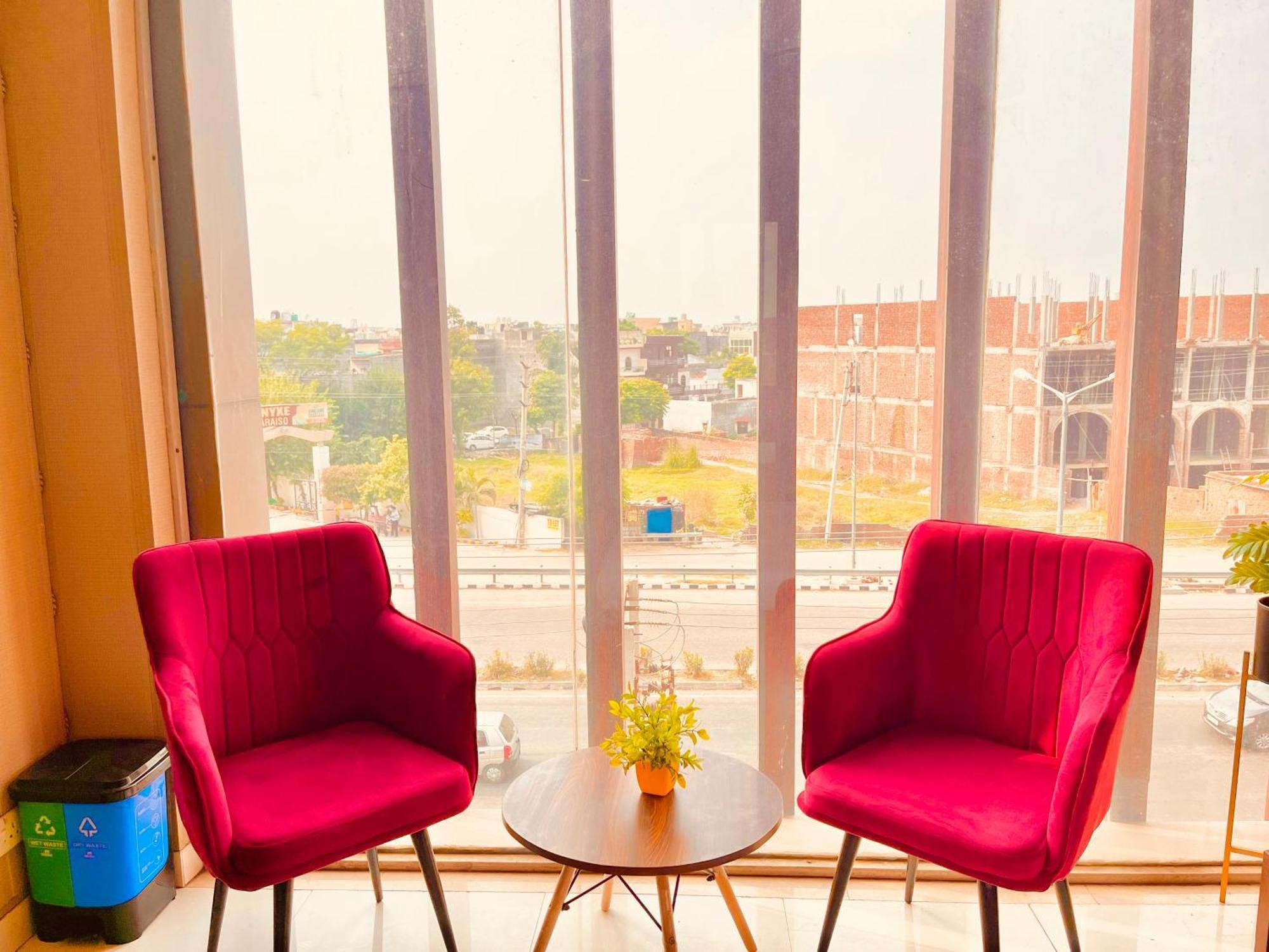 Hotel The Pearl Grand - Top Rated ! Most Awarded ! Parking ! Lift ! Luxury Rooms ! Best Selling Zirakpur Exterior photo