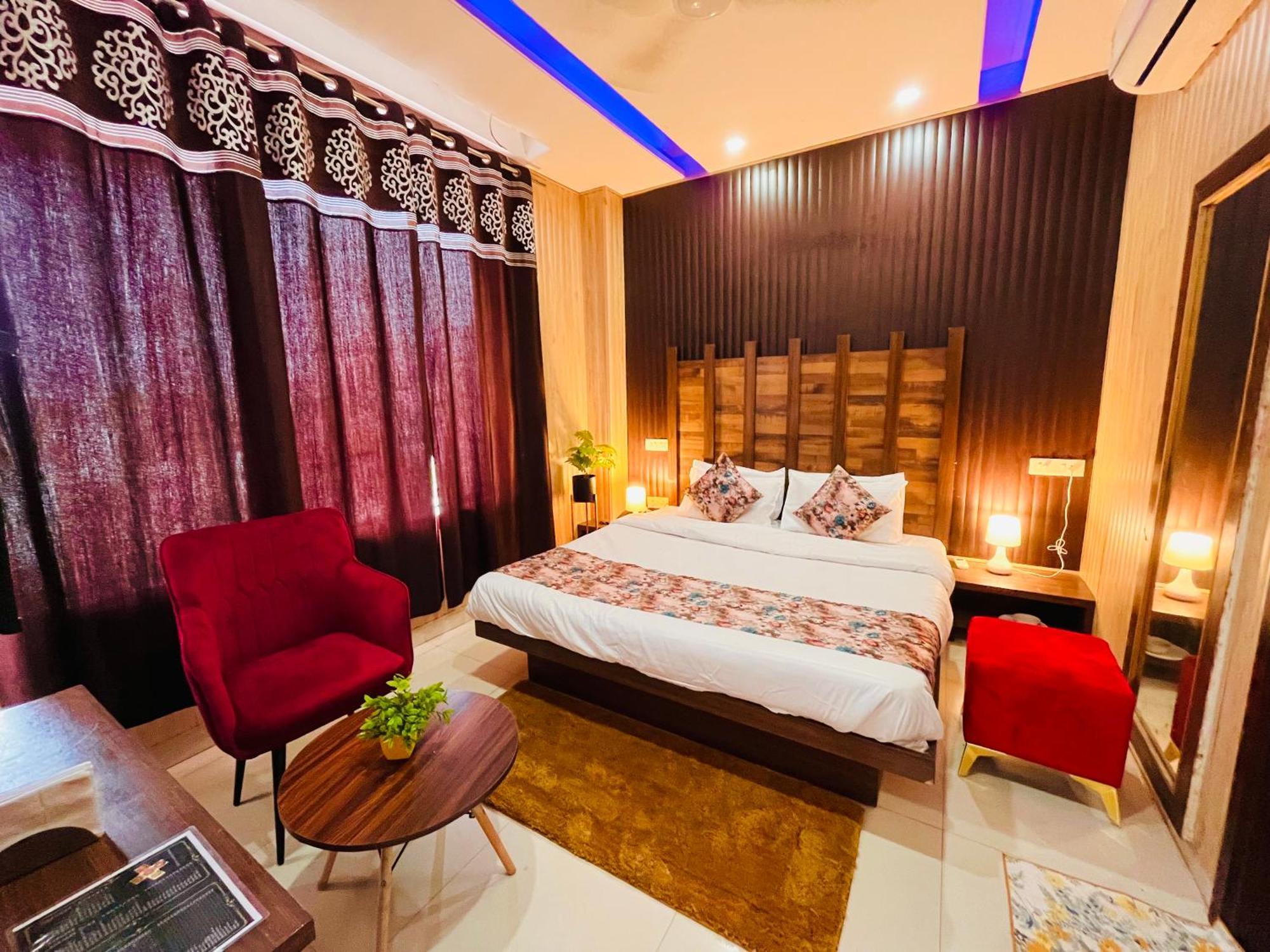Hotel The Pearl Grand - Top Rated ! Most Awarded ! Parking ! Lift ! Luxury Rooms ! Best Selling Zirakpur Exterior photo