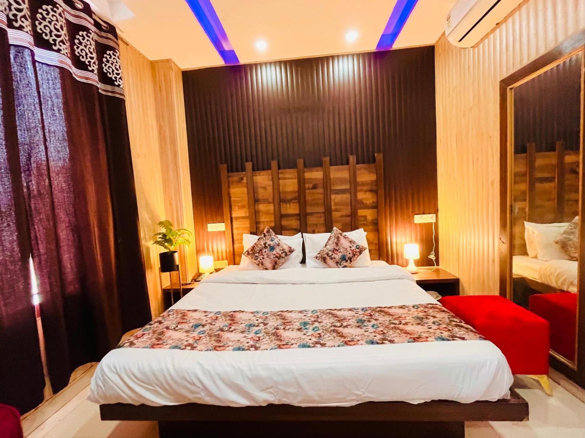 Hotel The Pearl Grand - Top Rated ! Most Awarded ! Parking ! Lift ! Luxury Rooms ! Best Selling Zirakpur Exterior photo